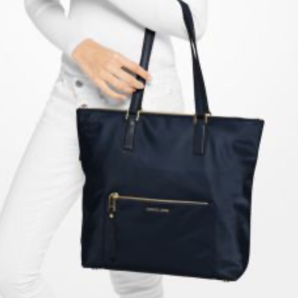 Michael Kors Carmen Tote in Black
